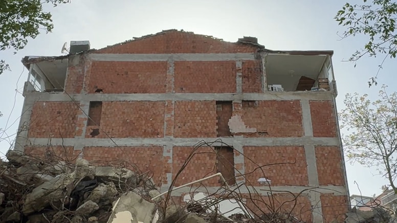 Dairenin duvarı olmadığı ortaya çıktı, odalar açıkta kaldı