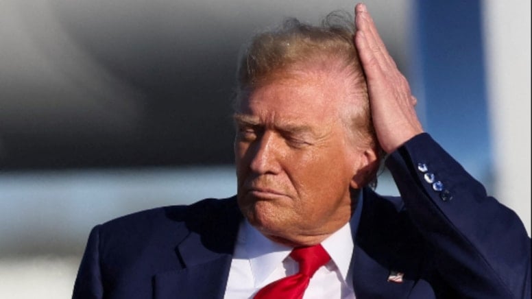 Trump, 'güzel saçlarına bakabilmek için' kararname imzaladı