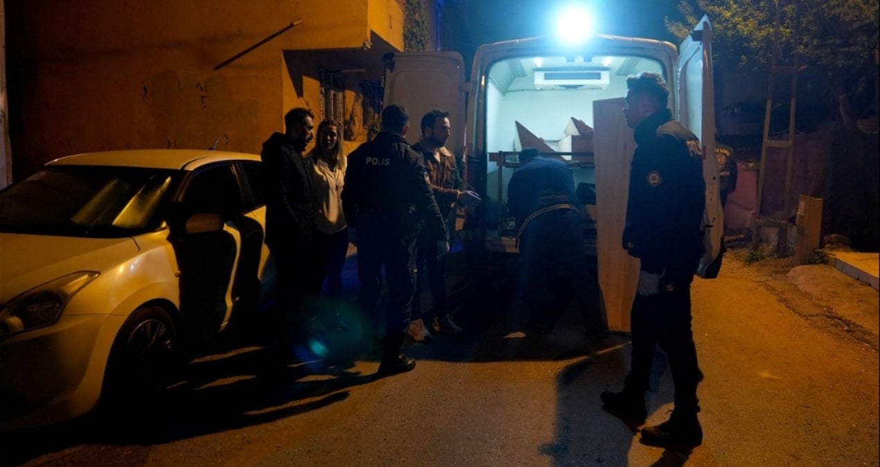 İstanbul'da kadın cinayeti: Sokakta başından vurularak öldürüldü thumbnail