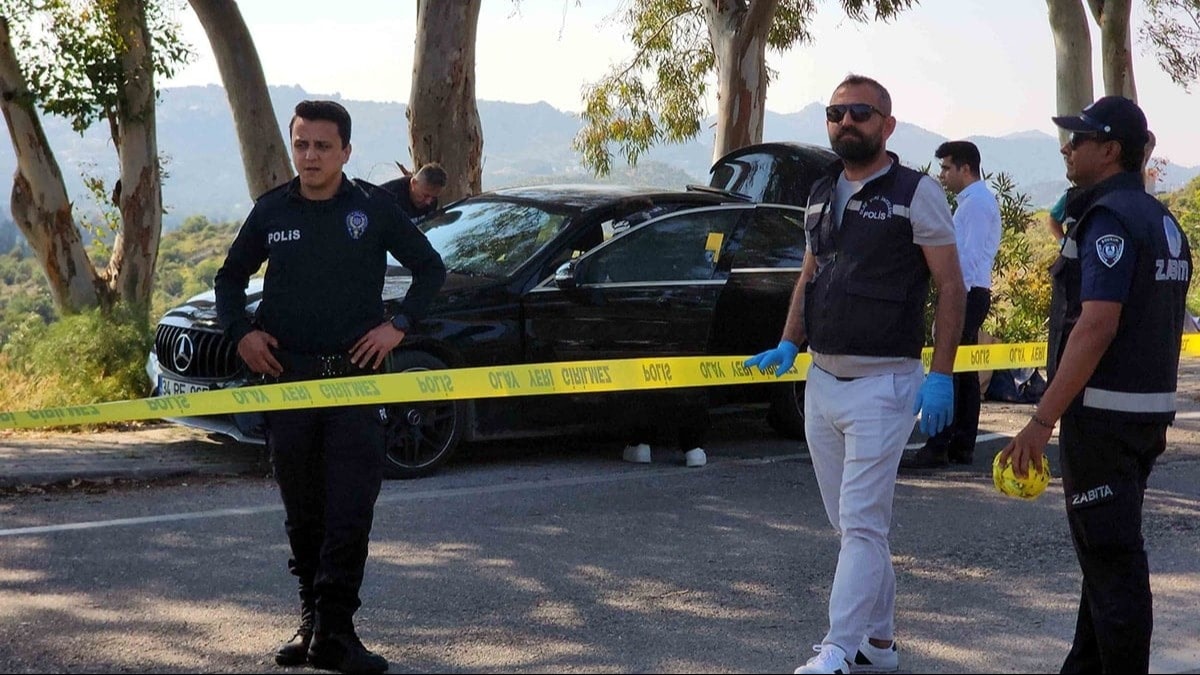 Borçlarını ödeyemeyen müteahhit, lüks otomobilinde canına kıydı