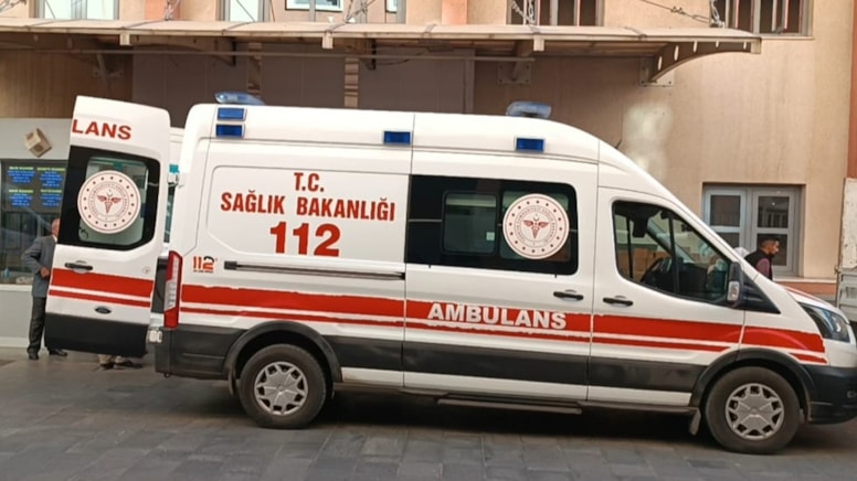 Apartmanın merdivenlerinden düşüp, can verdi