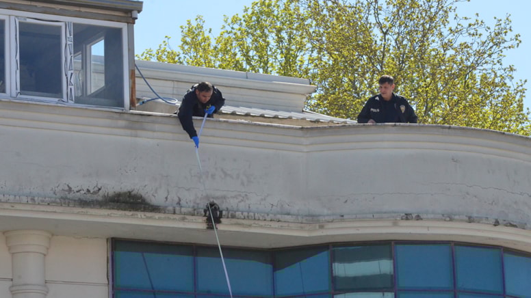 Sakarya'da ikinci kattan düşen kadın ağır yaralı