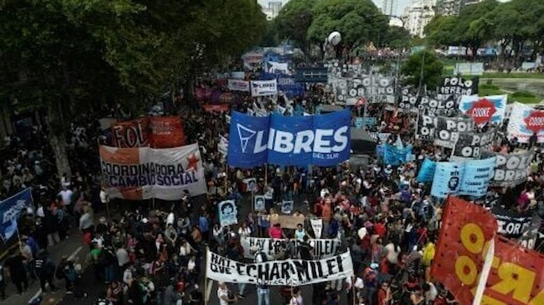 Arjantin, 'elektrikli testereye' karşı greve çıktı: Ülke felç oldu