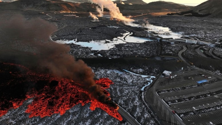 İzlanda'da volkanik hareketlilik nedeniyle turistik bölge boşaltıldı