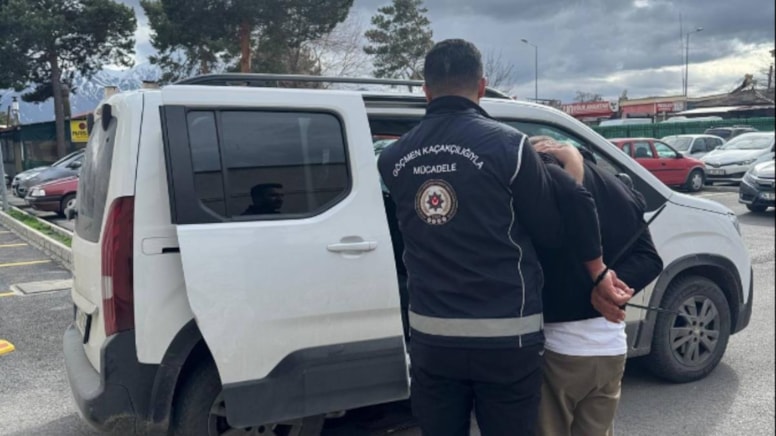 Erzincan’da 14 düzensiz göçmen yakalandı