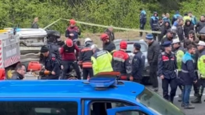 Otomobillerin çarpıştığı kazada 7 kişi yaralandı