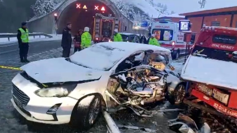 Otomobil ile çekici çarpıştı: 1 ölü
