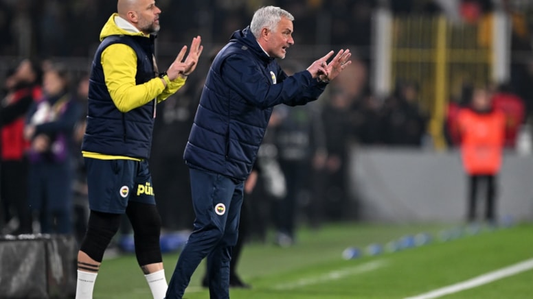 Mourinho neşteri vuruyor!