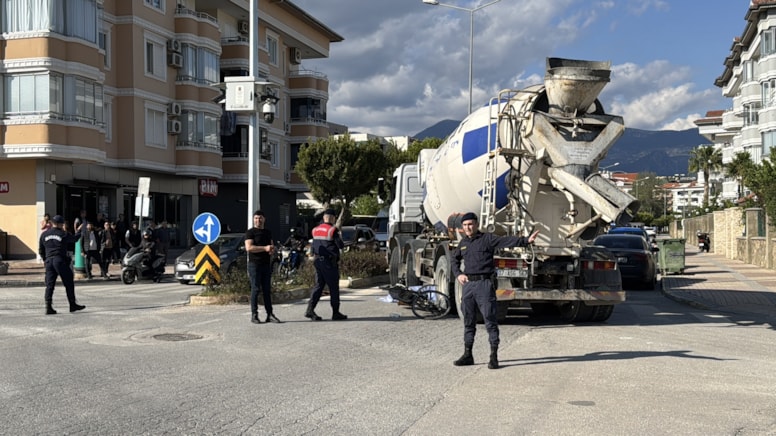 Feci ölüm! Beton mikserinin altında kaldı...