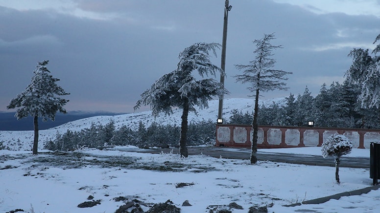 Tokat-Sivas kara yolunda kar etkili oluyor