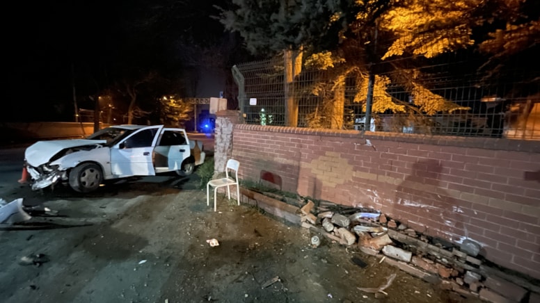 Bolu'da araç istinat duvarına çarptı, sürücü yaralandı
