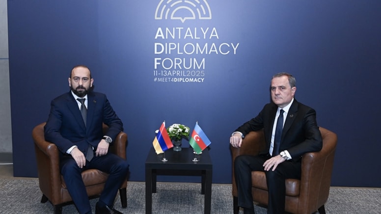 Azerbaycan ve Ermenistan Dışişleri Bakanları Antalya'da görüştü