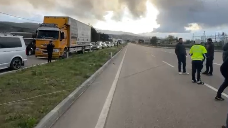 Sivas'ta yüksek gerilim hattı koptu: Ulaşım durdu