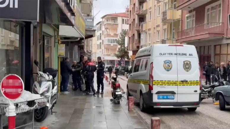 Kavga ettiği anne ve oğlunu pompalı tüfekle vurdu