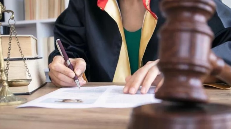 Aile içindeki miras kavgası üç kardeşi avukat yaptı