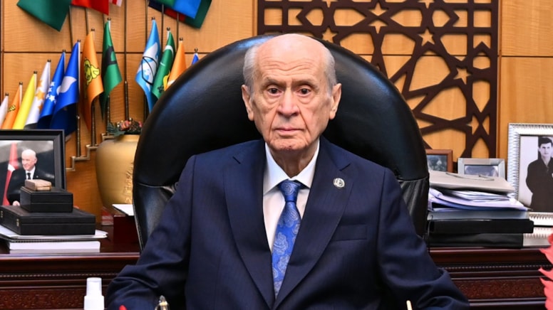 AKP içindeki kavganın işareti yandaş medyanın sayfalarına yansıdı