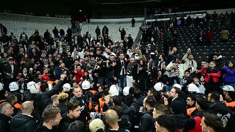 Taraftar stadı terk etmedi! Özür işe yaramadı