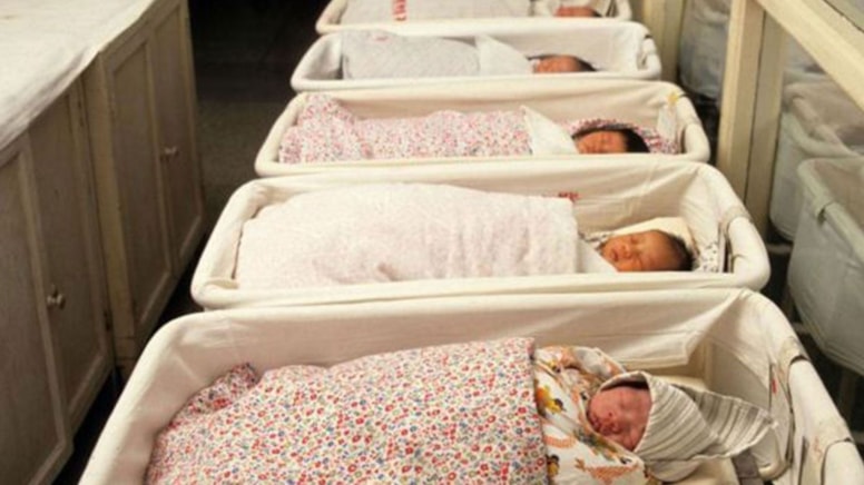 Parayı duyan koşa koşa çocuk yaptı: Hastaneler doldu taştı