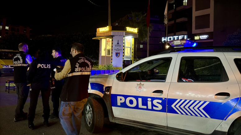İzmir'de bıçaklı kavgada 2 kişi yaralandı