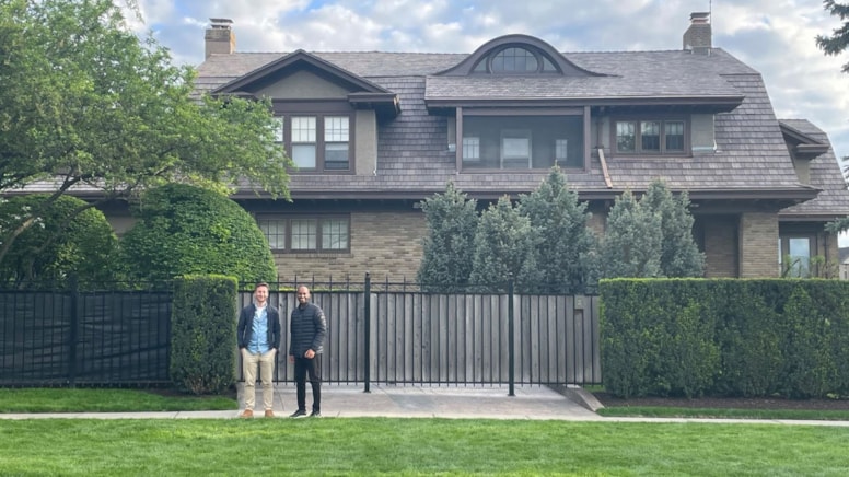 Dünyanın en zengin dördüncü insanı ama 1 milyon liralık evde yaşıyor