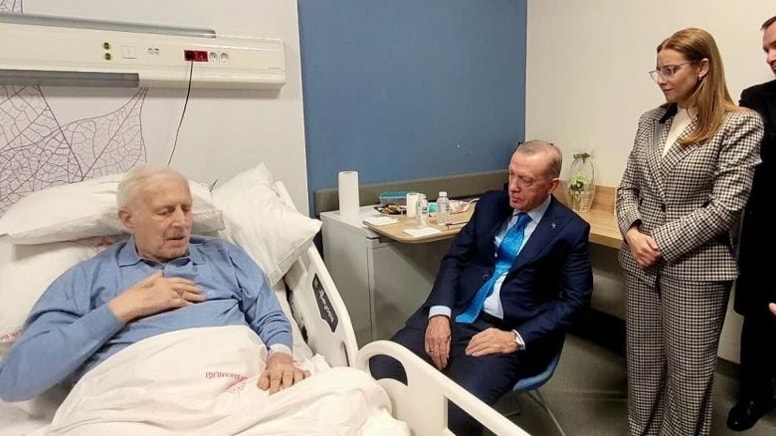 Erdoğan'ın eski yol arkadaşı Burhan Abiş yaşamını yitirdi
