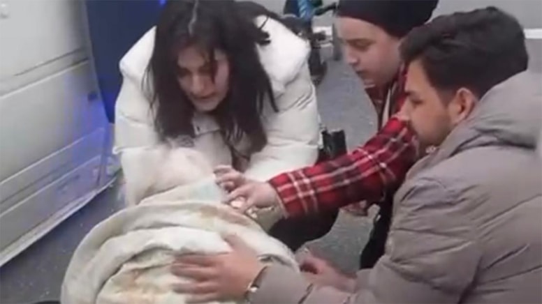 Yaralı taşıyan ambulans kaza yaptı: 4 yaralı