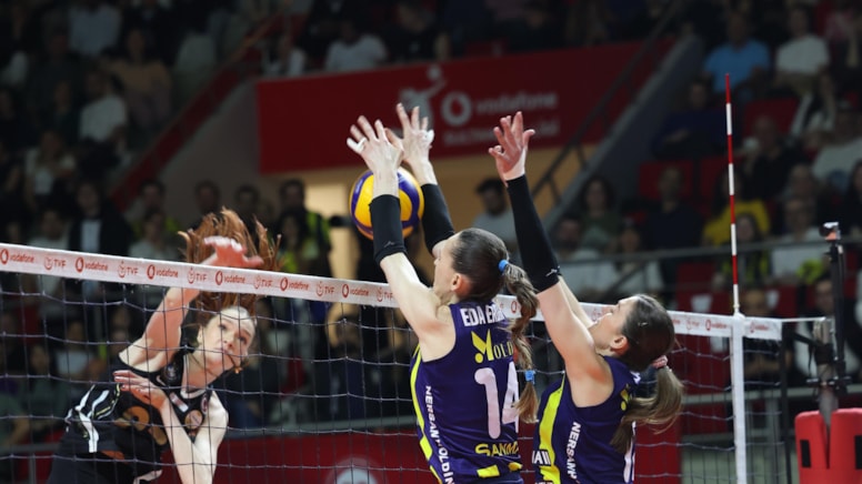 VakıfBank seride durumu 2-0'a getirdi