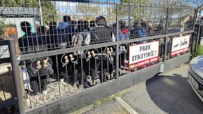 Öğrencilerin eylemine destek veren öğretmen görevden uzaklaştırıldı