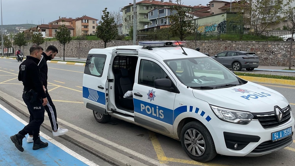 60 bin TL'lik telefon çaldı, bin TL'ye satarken yakalandı