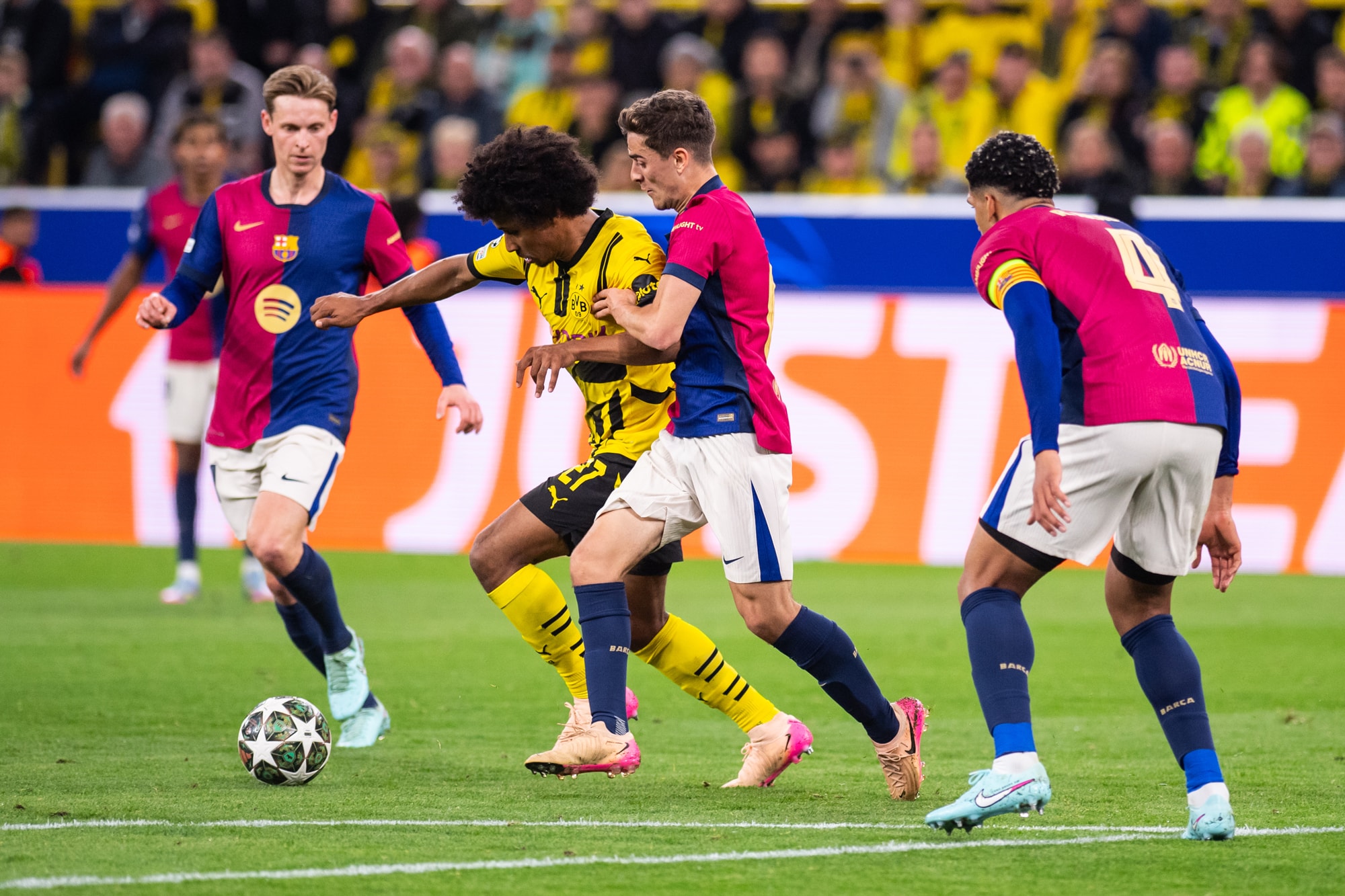 Şampiyonlar Ligi'nde ilk yarı finalistler Barcelona ve PSG