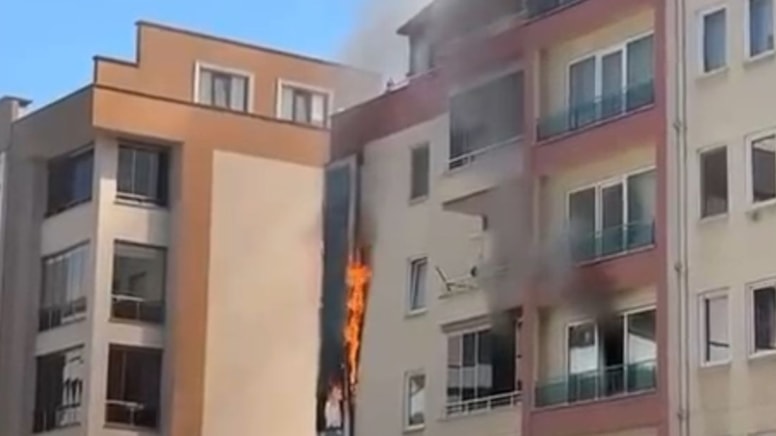 Bursa'da akılalmaz olay: Evini ateşe verdi sonra dışarı çıkıp izledi