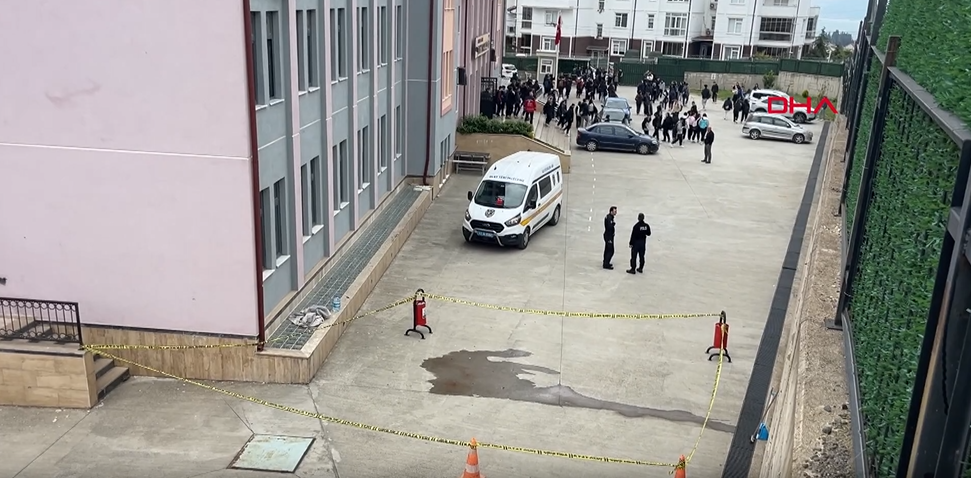 Lisenin dördüncü katından düşen öğrenci ağır yaralandı