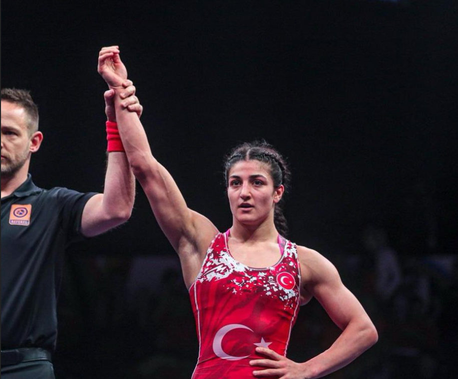 Güreşte iki milli sporcu finalde