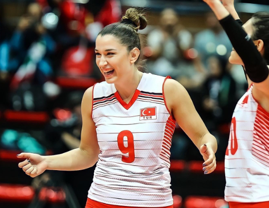 Milli voleybolcudan deprem sonrası sert tepki: Ya yıkım olsaydı!