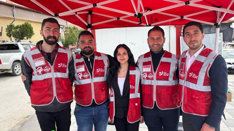 ‘İmamoğlu’ kampanyası engellenmişti: CHP’li gençler, AKP’nin güçlü olduğu mahallede stant açtı