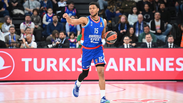 Anadolu Efes, play-off'u garantiledi