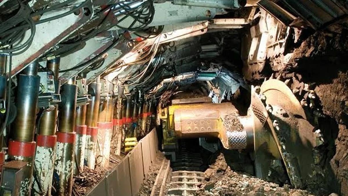 CHP'li Yaman, Çayırhan maden ocağındaki patlamada yaralanan işçileri ziyaret etti