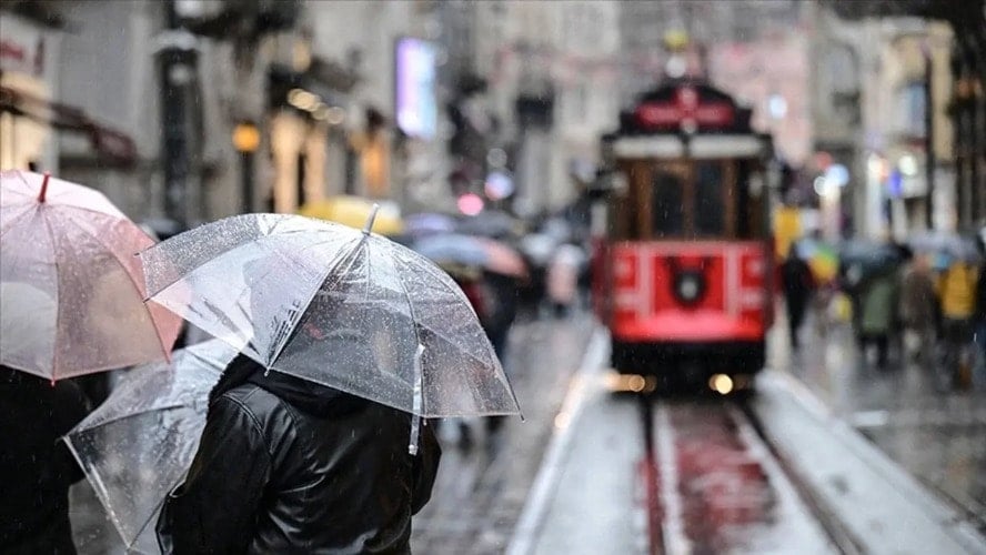 İstanbul'a yağmur şoku! AKOM tarih verdi, şemsiyeleri hazırlayın