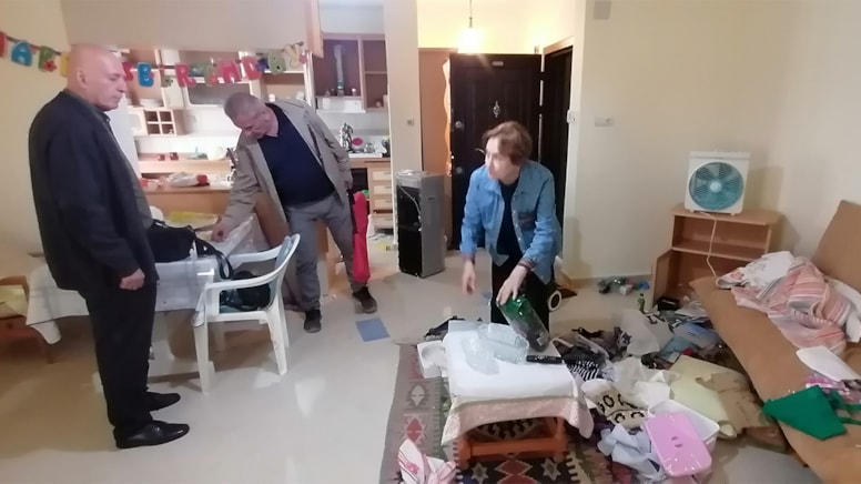 Yazlıklara giren hırsızlar pişkinlikte sınır tanımadı