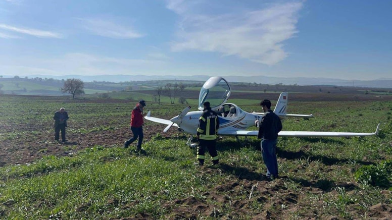Eğitim uçağı zorunlu iniş yaptı!