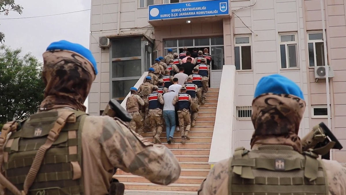 Askere gitmek isteyenlere sahte rapor veren şahıslar tutuklandı