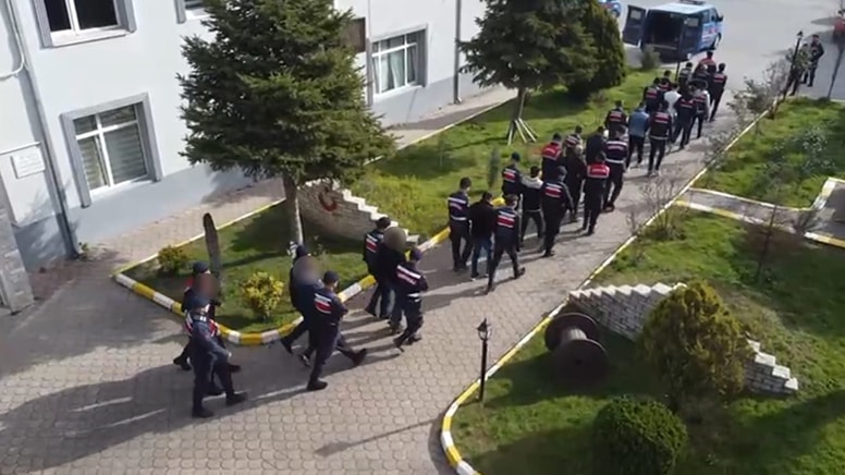 'Sahte hesap' vurgunu! Vatandaşları, kadın profiliyle 500 milyon TL dolandırdılar