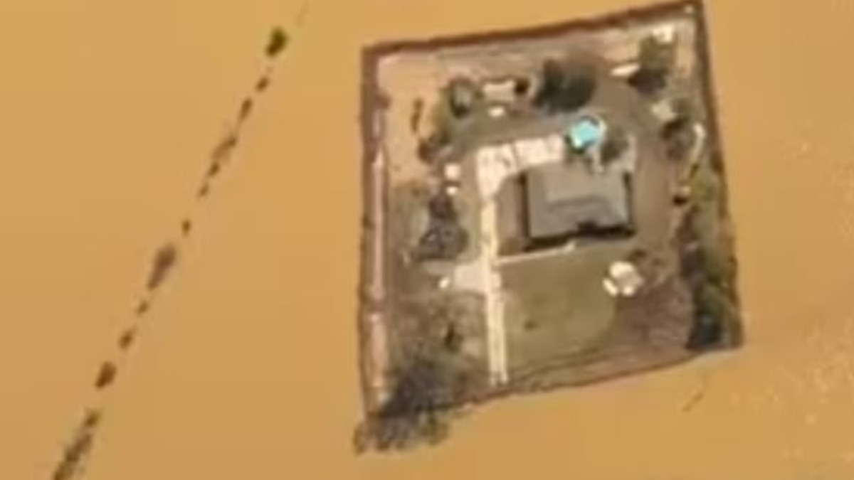 Tüm köy sular altında kaldı, o ev kupkuru ayakta: Aile sistemi saklıyor