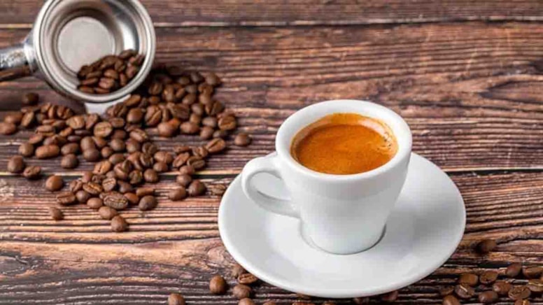 Gastroenterolog 'sihir' diyerek paylaştı: Her gün kahvesine bir tutam ekliyor