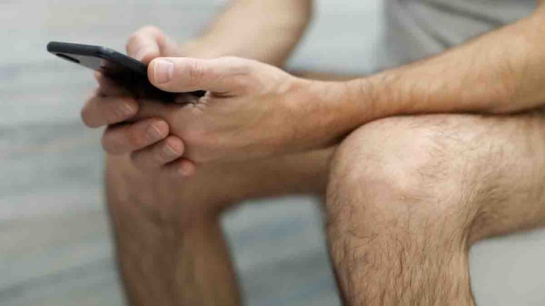 Otururken yüzde oluşan bu belirti kanser habercisi olabilir!