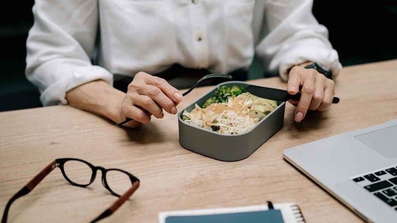 Onkolog Dr. Toledano kanserden korunmak için mutfağından eksik etmediği besinleri sıraladı!