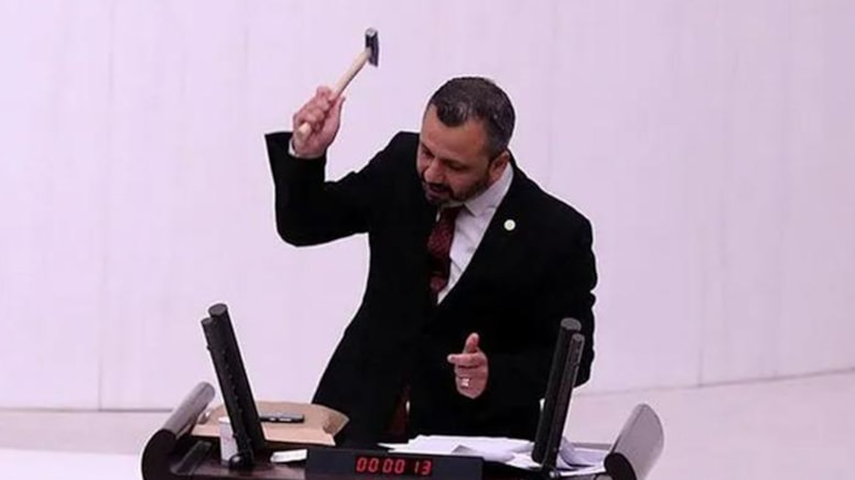 Meclis kürsüsünde telefon kıran eski vekile tazminat şoku!