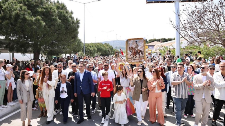 Çeşme- Alaçatı’da rengarenk ot festivali