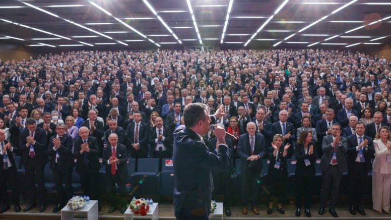 Usulsüz ihaleleri ifşa eden, barikatları yıkan vekiller rekor oyla PM’ye seçildiler