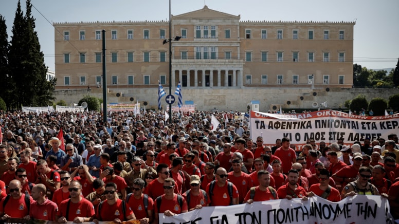 Komşuda işçiler bir gün grev yaptı, ülke durma noktasına geldi